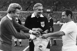  里昂客场遭遇门线悬案，争议判罚改变比赛走向