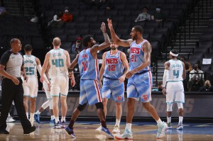  萨博尼斯全能表现国王客场力克湖人队