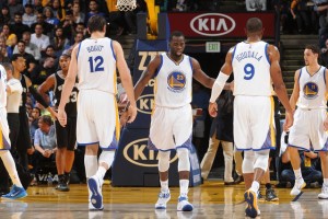  勇士替补席发威逆转鹈鹕延续卫冕气势