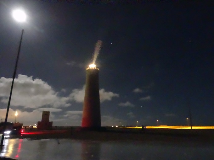  热那亚德比火药味浓，灯塔之城上演红黄大战